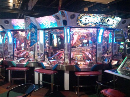 これは、世界最大のマスメダルプッシャー機「グランドクロスクロニクル」